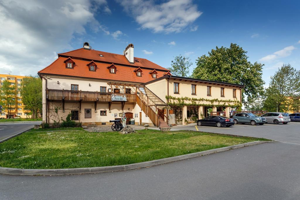Penzion U Kriveho Psa Frýdek-Místek エクステリア 写真